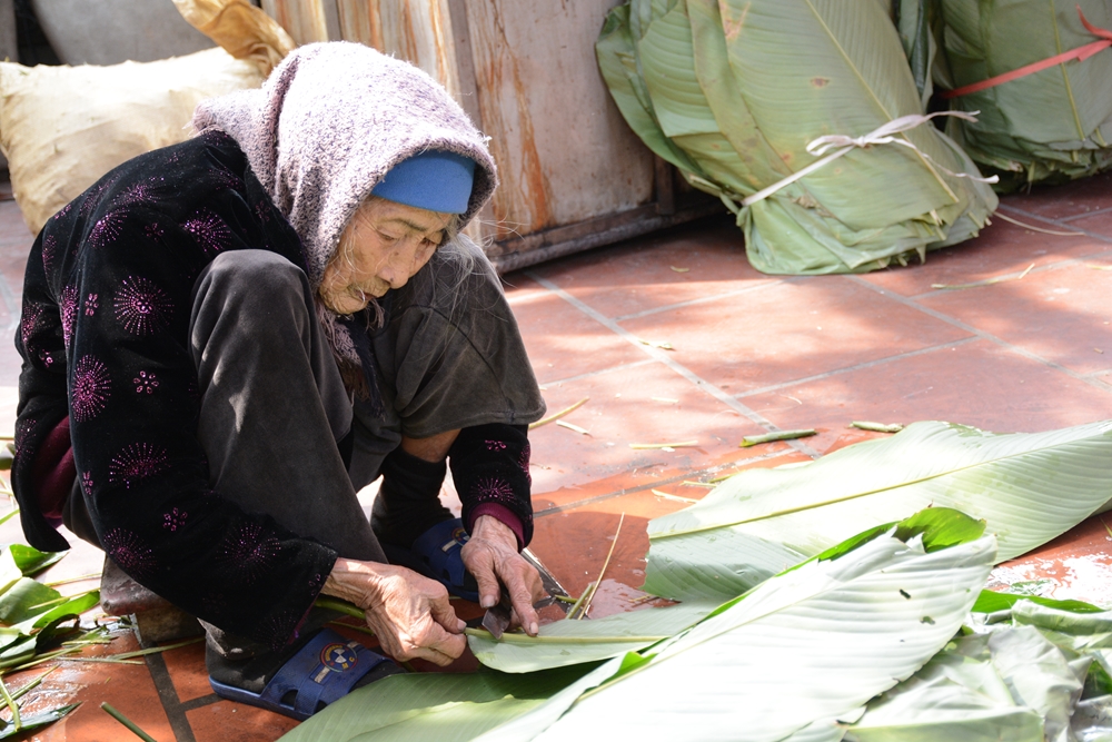 Làng Tranh Khúc (xã Duyên Hà, huyện Thanh Trì, Hà Nội) từ lâu đã nổi tiếng đất Hà thành với nghề làm bánh chưng cổ truyền.